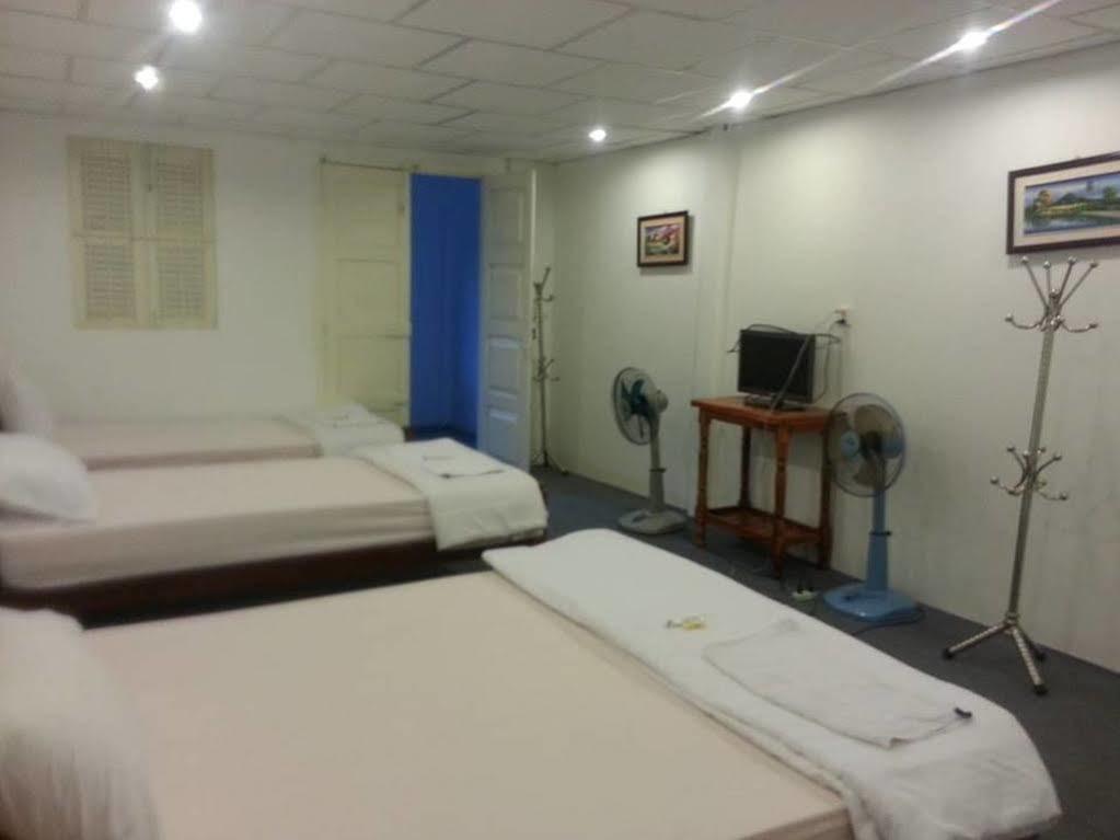 Blue Home Villa 2 Phnom Penh Esterno foto